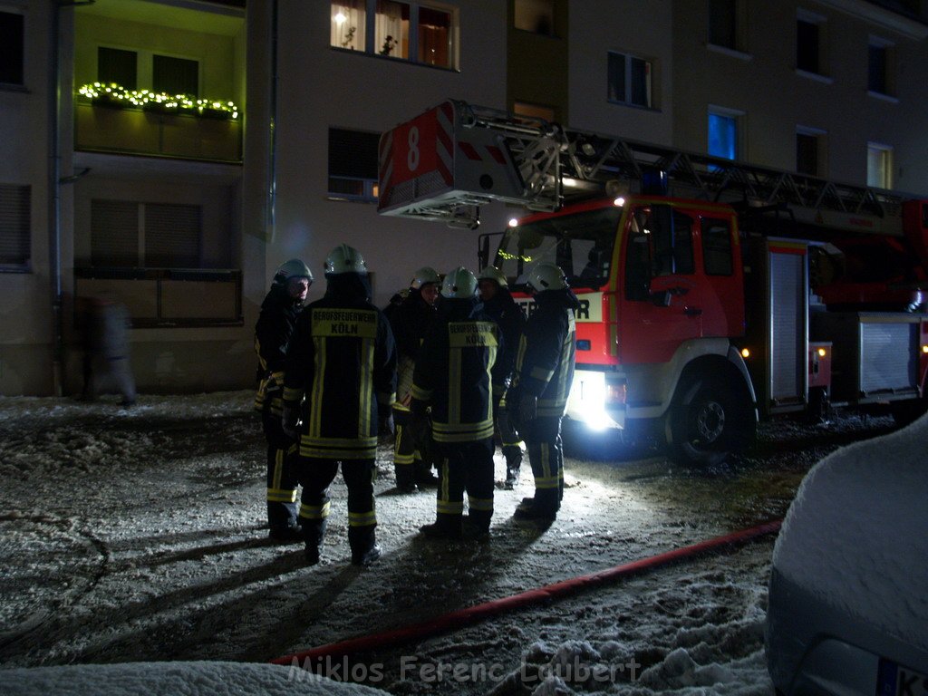 Feuer in Kueche Koeln Vingst Homarstr P706.JPG